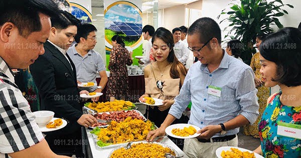 Đặt tiệc buffet ở văn phòng công ty Dosan tại Thanh Xuân 70 khách