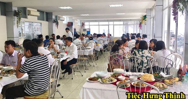 Tiệc liên hoan 18 mâm tại công ty khoáng sản Việt Nam