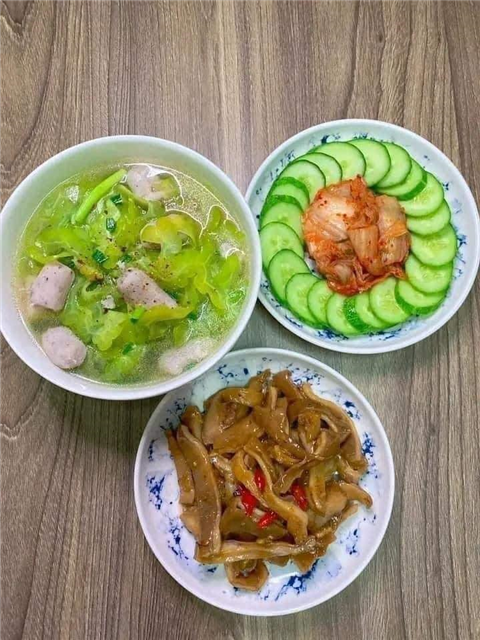 Ảnh Nấu cỗ tại Chung Cư Goldsilk Complex – Mâm cỗ sum vầy ngay trong căn hộ bạn