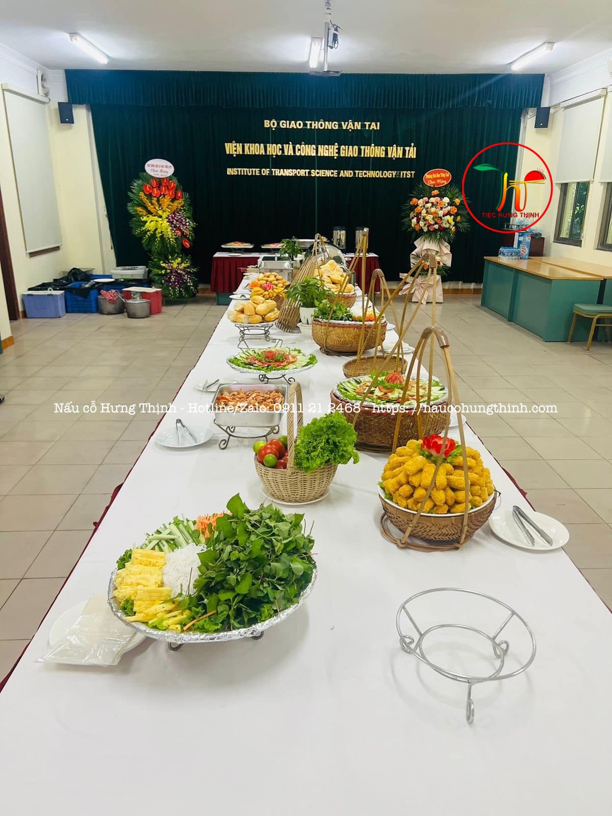 Món ăn đãi tiệc tân gia