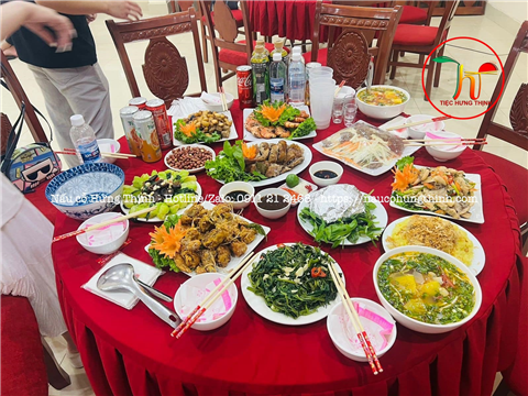 Ảnh xu hướng đặt tiệc liên hoan cuối năm