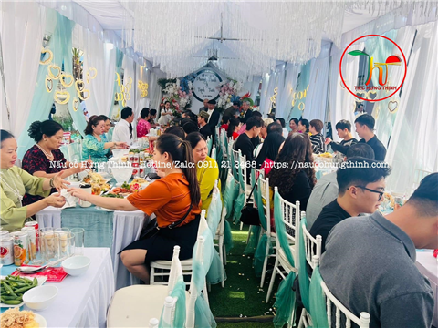 Ảnh nấu cỗ sinh nhật cho bé gái