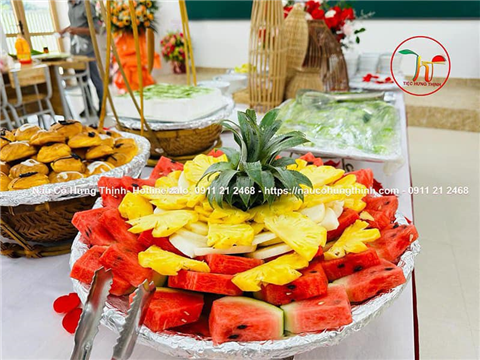 Ảnh đặt nấu cỗ sinh nhật ngoài trời