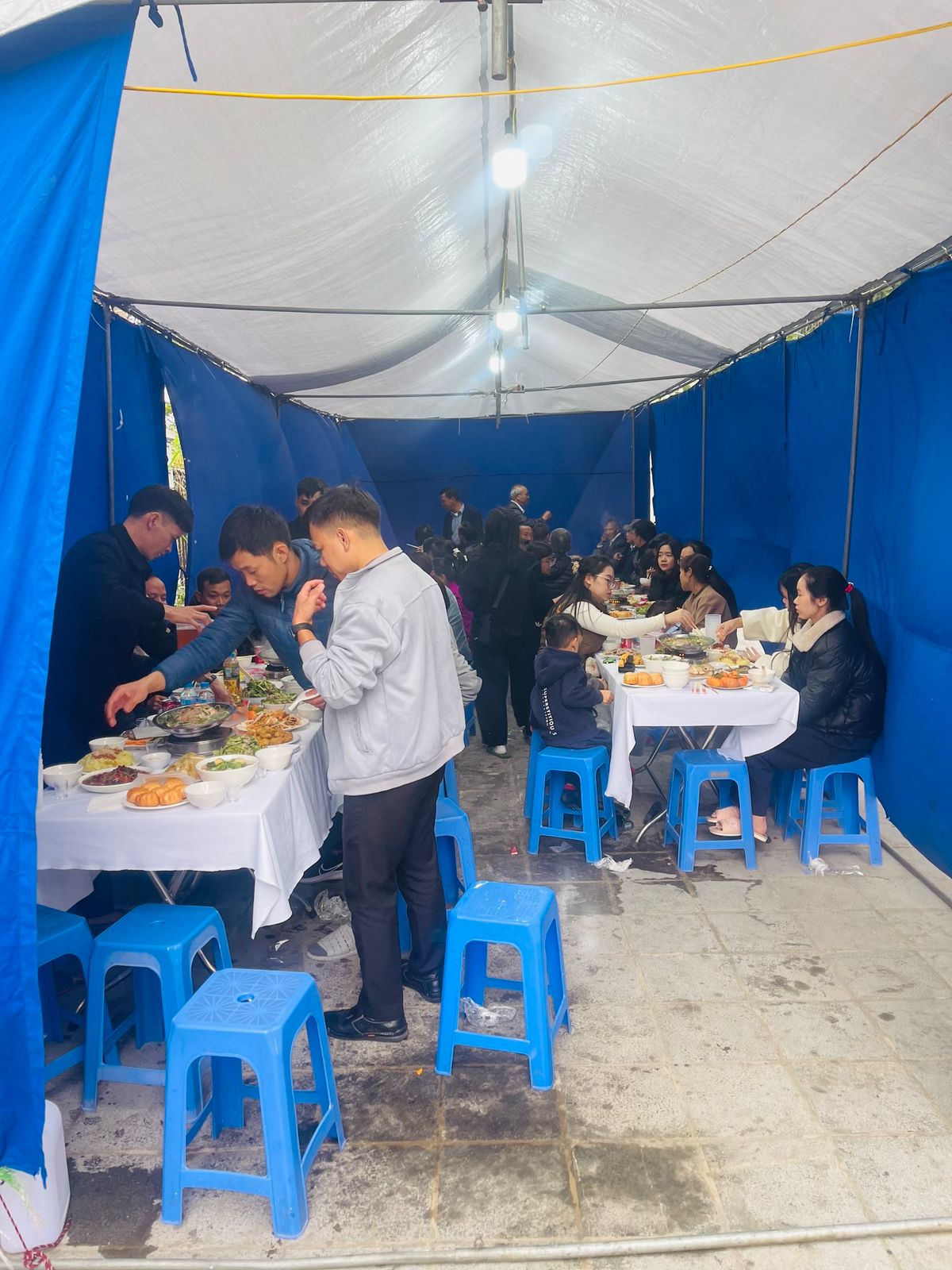 nấu cỗ khánh thành showroom