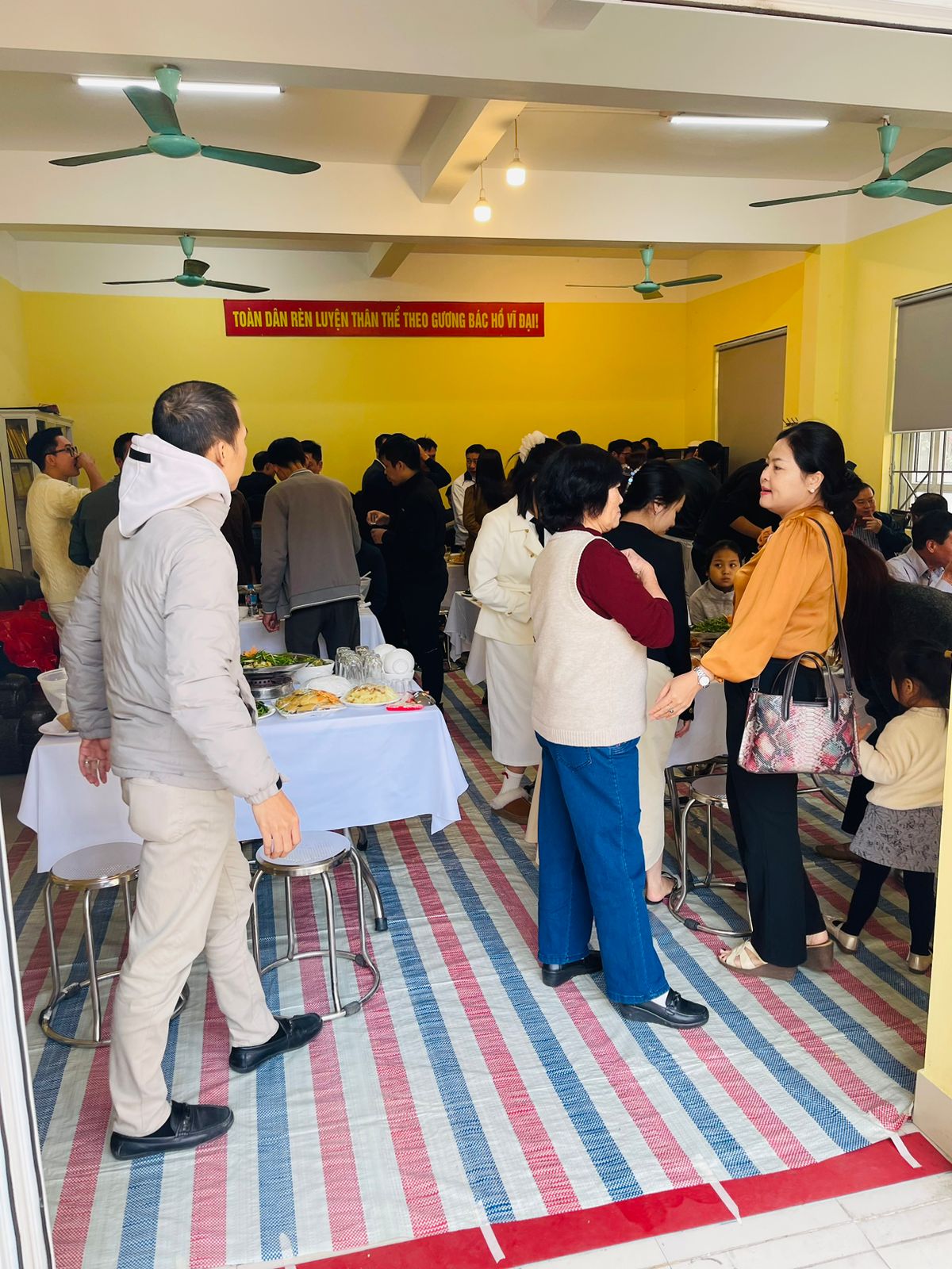 nấu cỗ khánh thành nhà mới