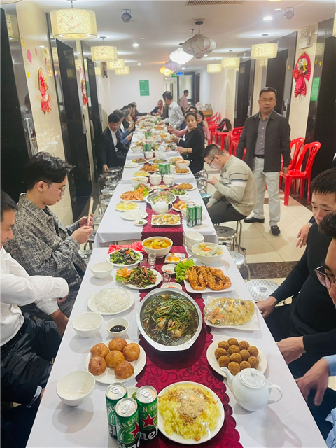 Ảnh nấu cỗ khai trương showroom ô tô