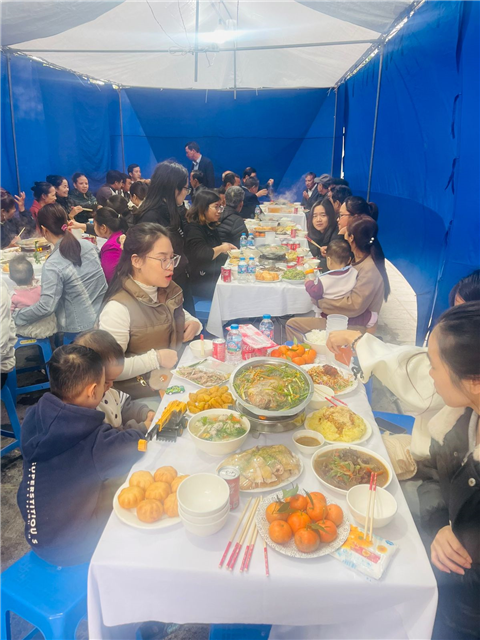 Ảnh nấu cỗ khánh thành cửa hàng